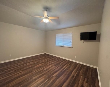 2524 Bill Moses Parkway - Photo Thumbnail 13