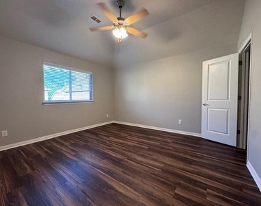2524 Bill Moses Parkway - Photo Thumbnail 12