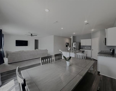 1405 Escondido Drive - Photo Thumbnail 3