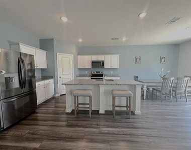 1405 Escondido Drive - Photo Thumbnail 8