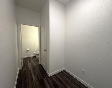 1405 Escondido Drive - Photo Thumbnail 24