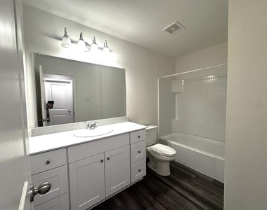 1405 Escondido Drive - Photo Thumbnail 21