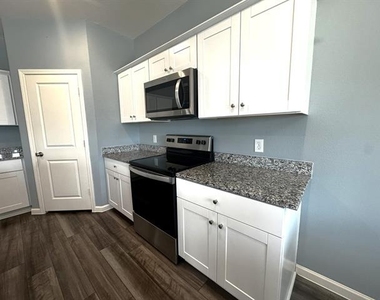1405 Escondido Drive - Photo Thumbnail 6