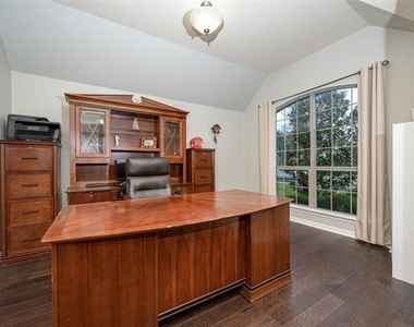 360 Falstaff Drive - Photo Thumbnail 21