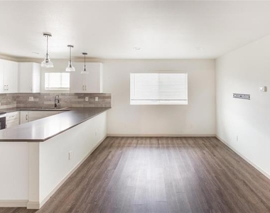 4912 Gaston Avenue - Photo Thumbnail 4