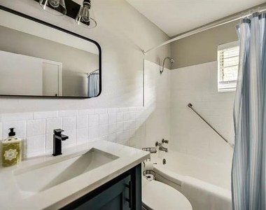 6501 E Mockingbird Lane - Photo Thumbnail 6