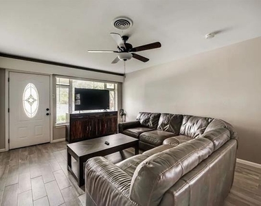 6501 E Mockingbird Lane - Photo Thumbnail 2