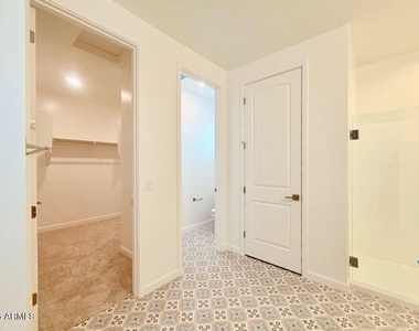 26021 N 23rd Avenue - Photo Thumbnail 10