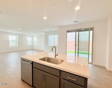 26021 N 23rd Avenue - Photo Thumbnail 5