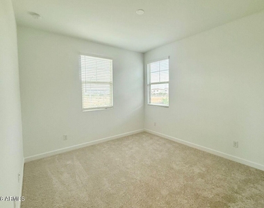 26021 N 23rd Avenue - Photo Thumbnail 14