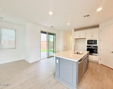 26021 N 23rd Avenue - Photo Thumbnail 7