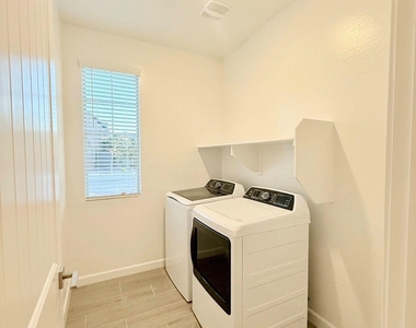 26021 N 23rd Avenue - Photo Thumbnail 20