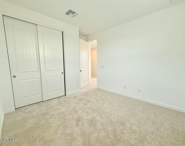 26021 N 23rd Avenue - Photo Thumbnail 15