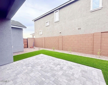 26021 N 23rd Avenue - Photo Thumbnail 21