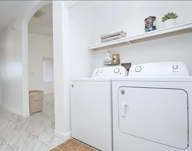 9321 W Hillcrest Place - Photo Thumbnail 5