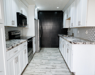 5100 N Miller Road - Photo Thumbnail 10