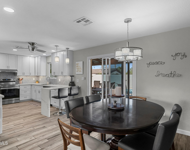 208 E Oxford Drive - Photo Thumbnail 7