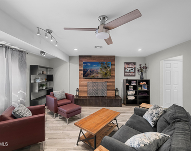 208 E Oxford Drive - Photo Thumbnail 4