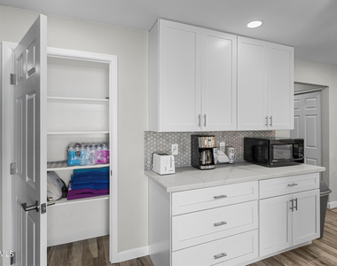 208 E Oxford Drive - Photo Thumbnail 23