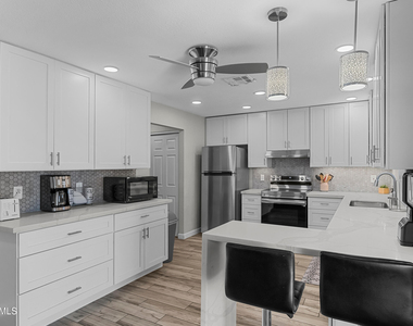 208 E Oxford Drive - Photo Thumbnail 8