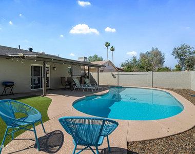 208 E Oxford Drive - Photo Thumbnail 12