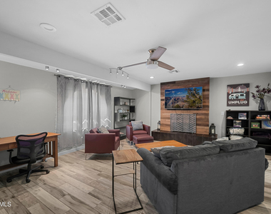 208 E Oxford Drive - Photo Thumbnail 9