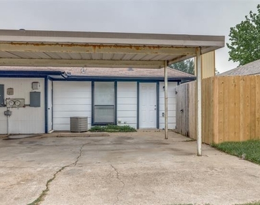 2428 Summer Place Drive - Photo Thumbnail 11