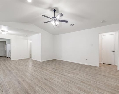 2428 Summer Place Drive - Photo Thumbnail 1