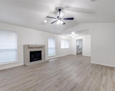 2428 Summer Place Drive - Photo Thumbnail 2
