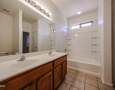 6307 S 69th Glen - Photo Thumbnail 19