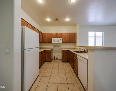 6307 S 69th Glen - Photo Thumbnail 9