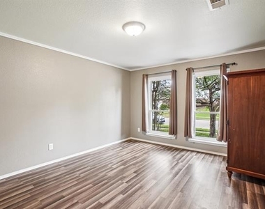 1220 Mockingbird Drive - Photo Thumbnail 15