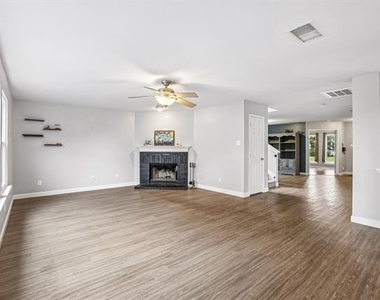 1220 Mockingbird Drive - Photo Thumbnail 3