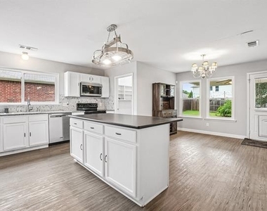 1220 Mockingbird Drive - Photo Thumbnail 9