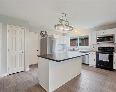 1220 Mockingbird Drive - Photo Thumbnail 13