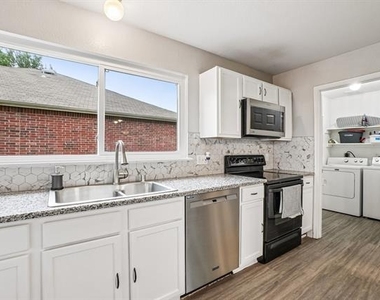1220 Mockingbird Drive - Photo Thumbnail 11