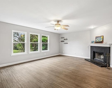1220 Mockingbird Drive - Photo Thumbnail 5