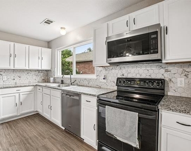 1220 Mockingbird Drive - Photo Thumbnail 14