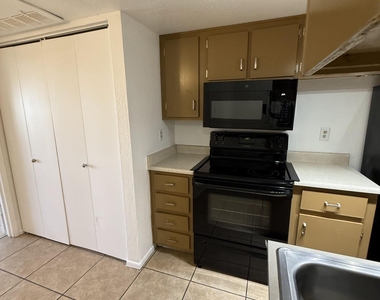 12123 W Bell Road - Photo Thumbnail 9