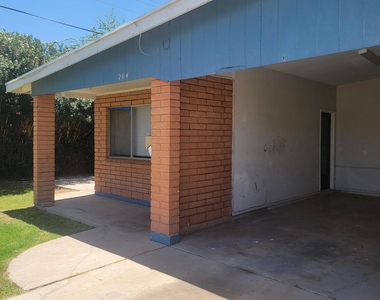 204 N Standage Street - Photo Thumbnail 4