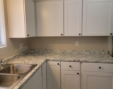 204 N Standage Street - Photo Thumbnail 15