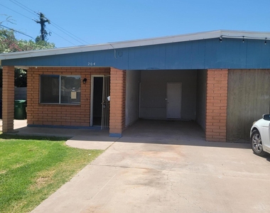 204 N Standage Street - Photo Thumbnail 1