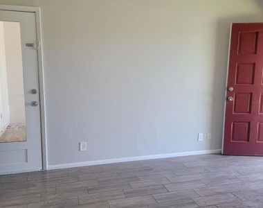 204 N Standage Street - Photo Thumbnail 7