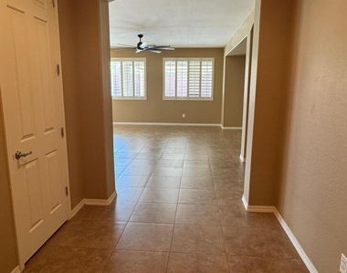 135 W Yellow Wood Avenue - Photo Thumbnail 6