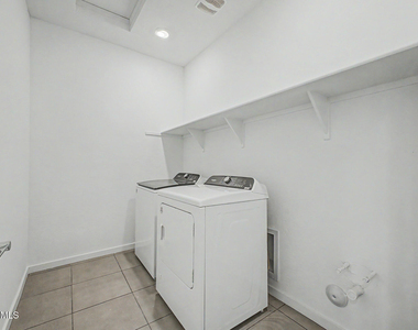 16036 W Desert Hollow Drive - Photo Thumbnail 9