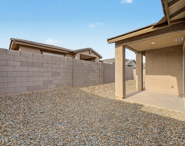 16036 W Desert Hollow Drive - Photo Thumbnail 11
