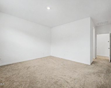16036 W Desert Hollow Drive - Photo Thumbnail 5