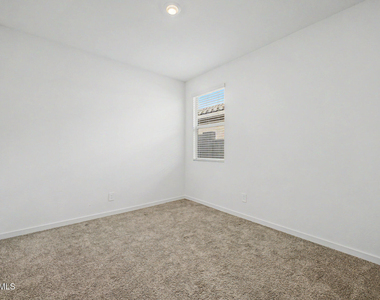 16036 W Desert Hollow Drive - Photo Thumbnail 8