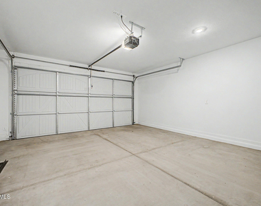 16036 W Desert Hollow Drive - Photo Thumbnail 13