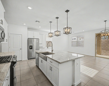 16036 W Desert Hollow Drive - Photo Thumbnail 4